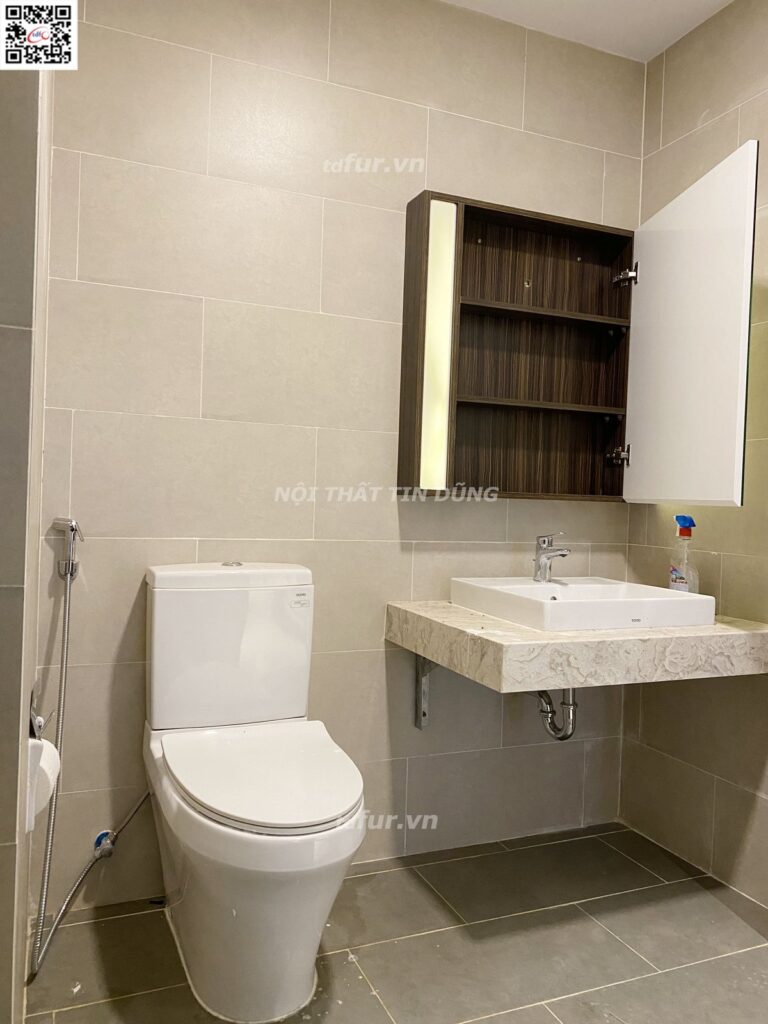 CSJ Tower – Trắng phối gỗ óc chó và tủ kính khung