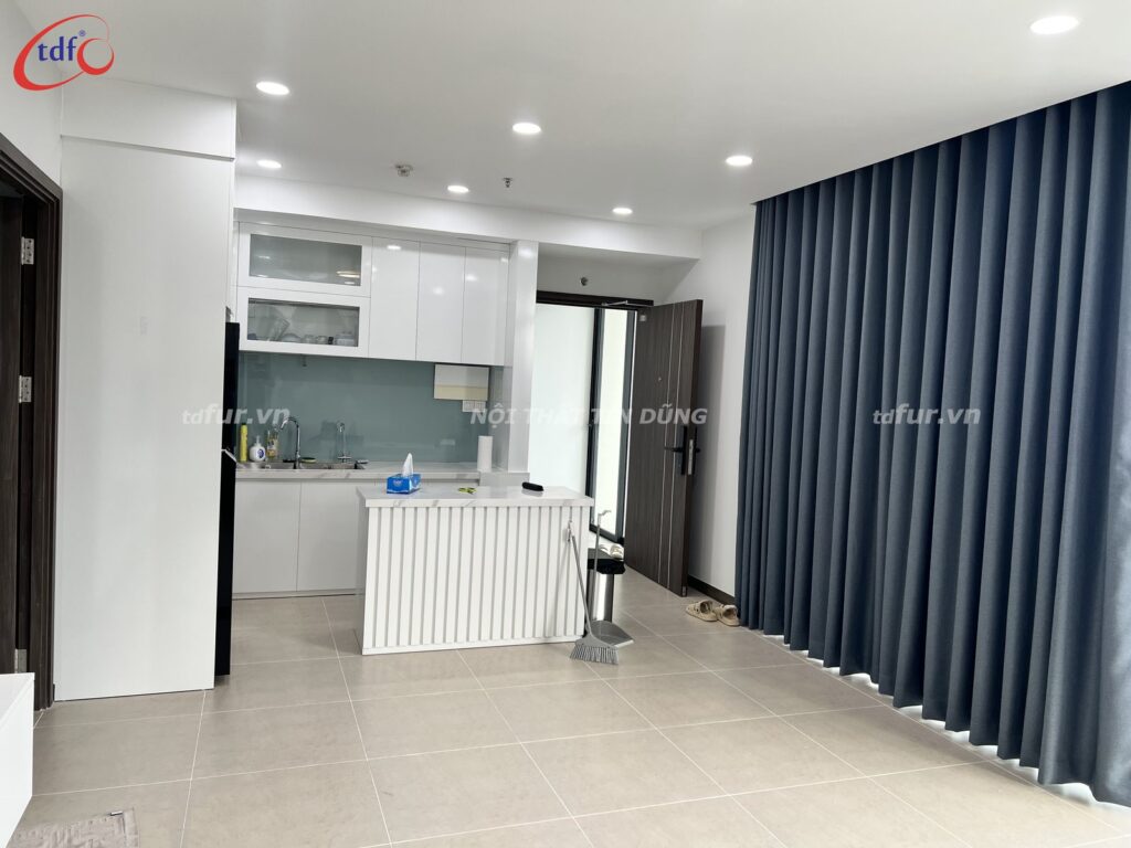 CSJ Tower – Trắng bóng và rèm xanh hướng biển