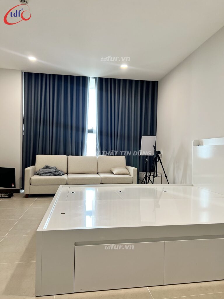 CSJ Tower – Trắng bóng và rèm xanh hướng biển