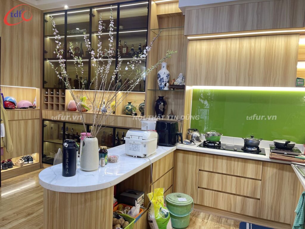 Phú Đạt – Tủ rượu kính và đảo bếp bo tròn