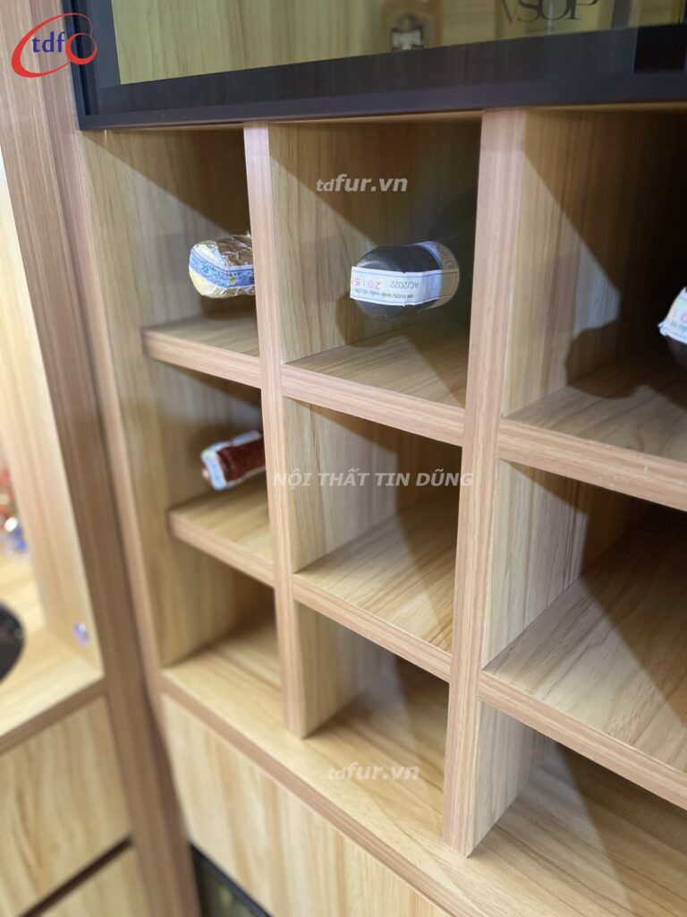 Phú Đạt – Tủ rượu kính và đảo bếp bo tròn