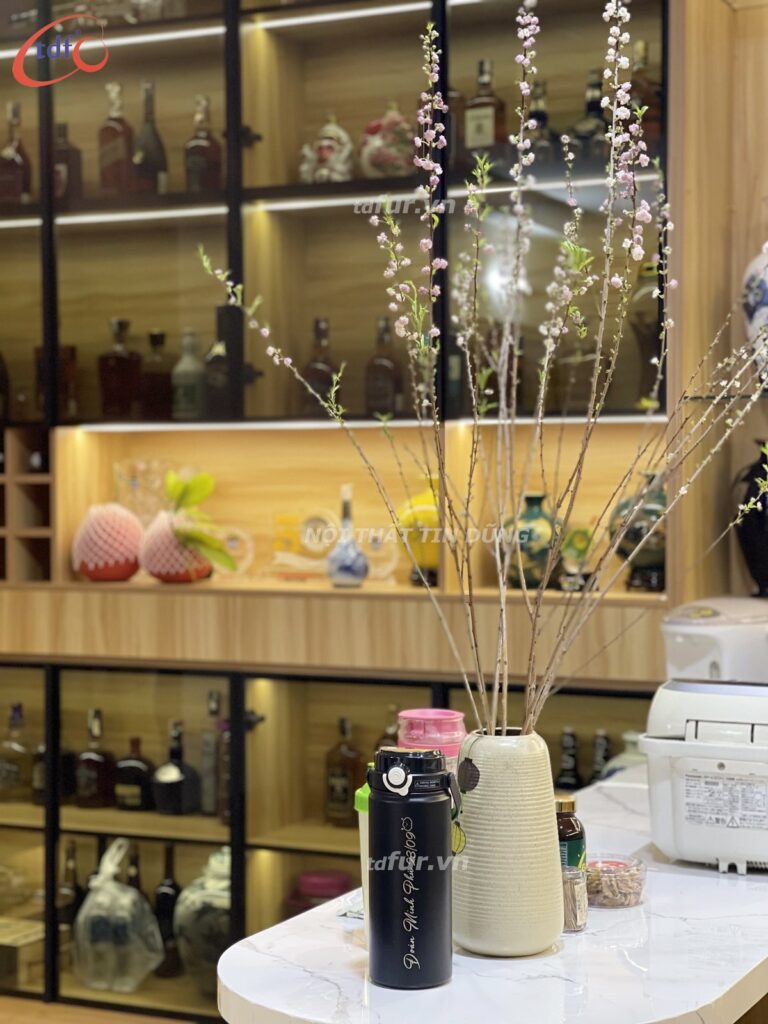Phú Đạt – Tủ rượu kính và đảo bếp bo tròn
