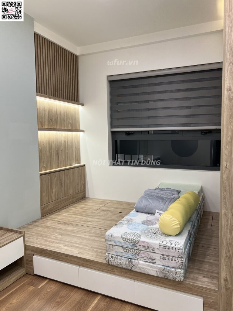 Q7 Saigon Riverside – Tủ kính đèn hắt và sofa kem