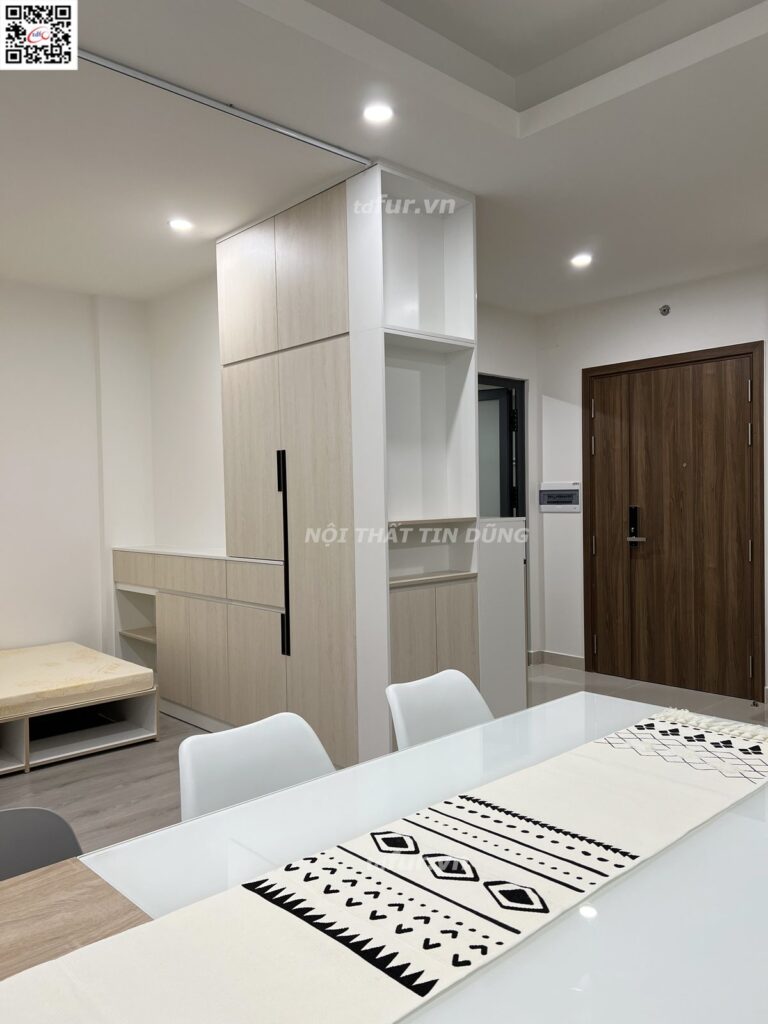 Q7 Saigon Riverside – Lam gỗ sồi và tranh đá điểm nhấn