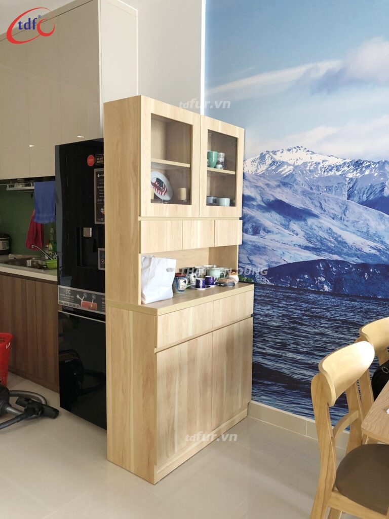 Q7 Saigon Riverside – Gỗ sồi sáng và kệ sắt vàng