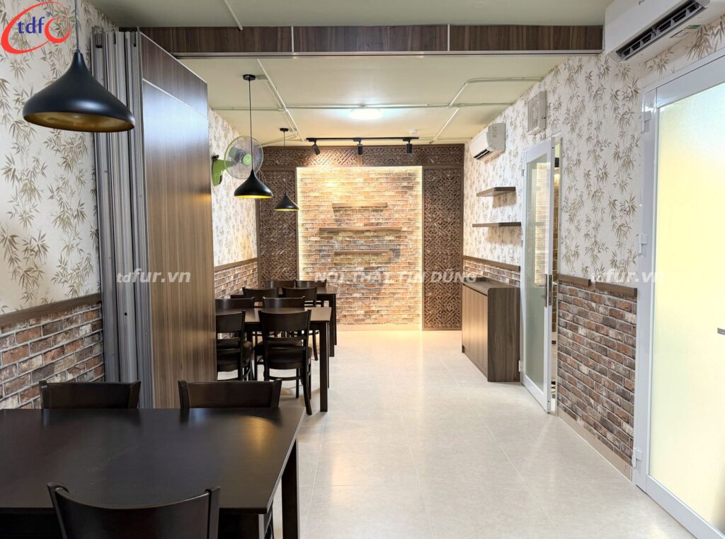 Nhà Kim – Tường gạch và đèn thả