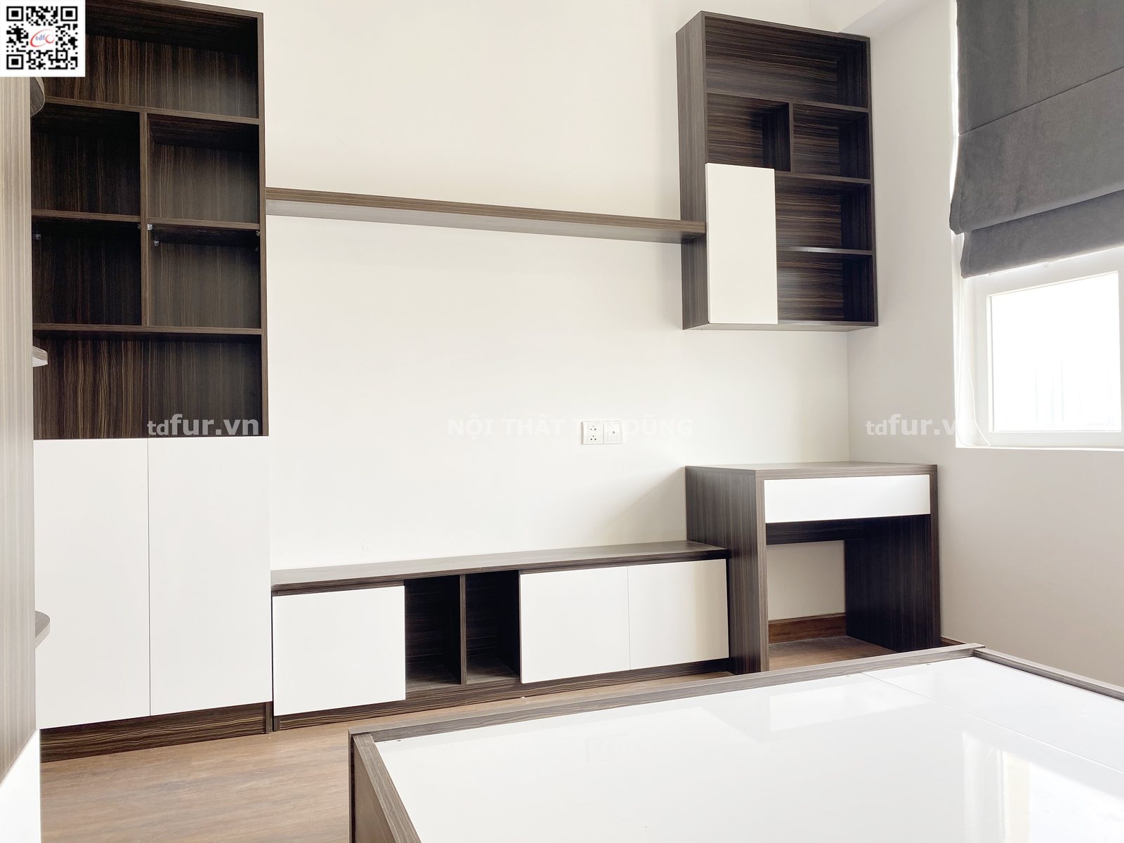 Saigon Mia – Gỗ trầm và sofa nâu