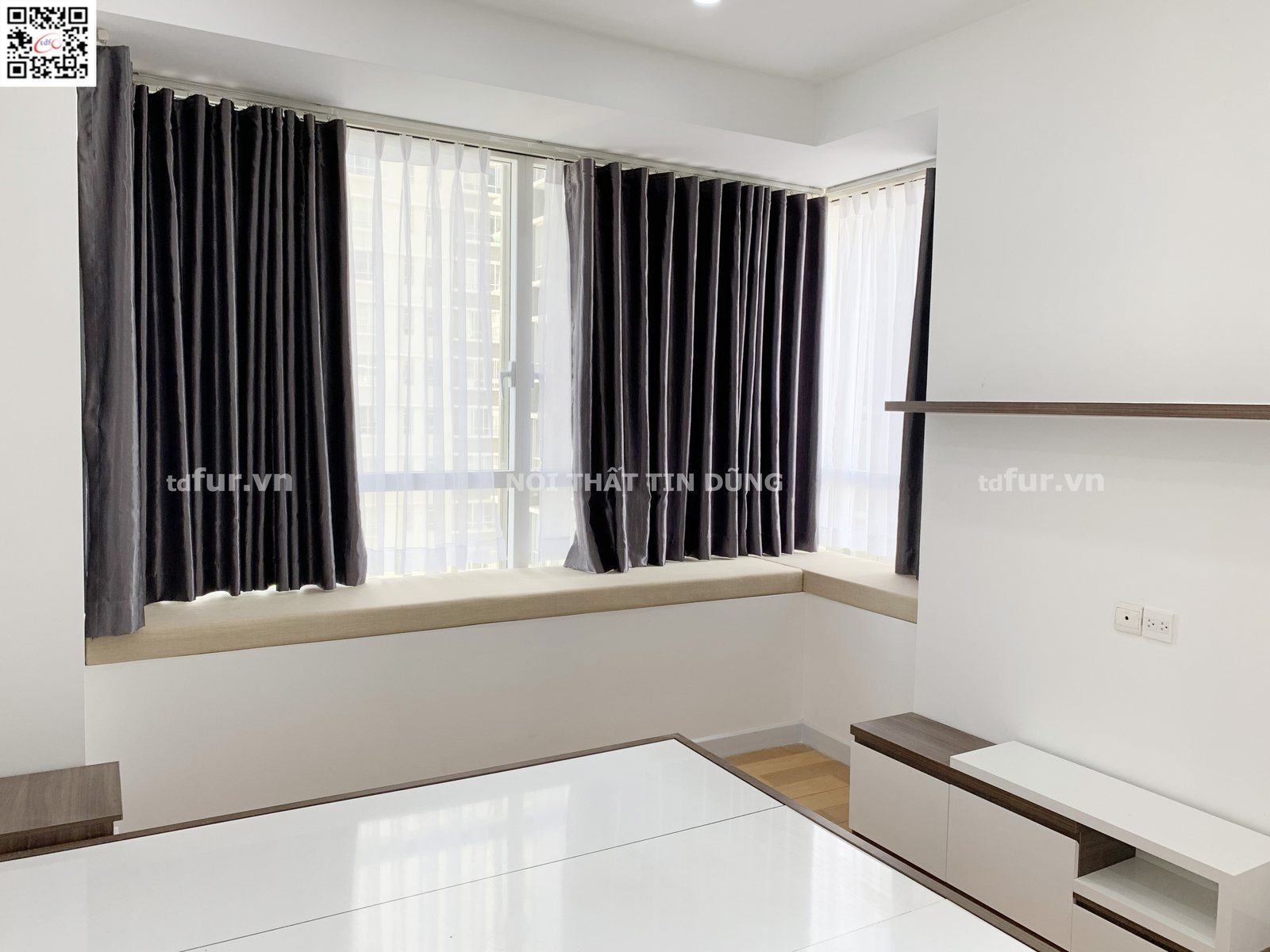 Sunrise Riverside – Trắng phối gỗ trầm