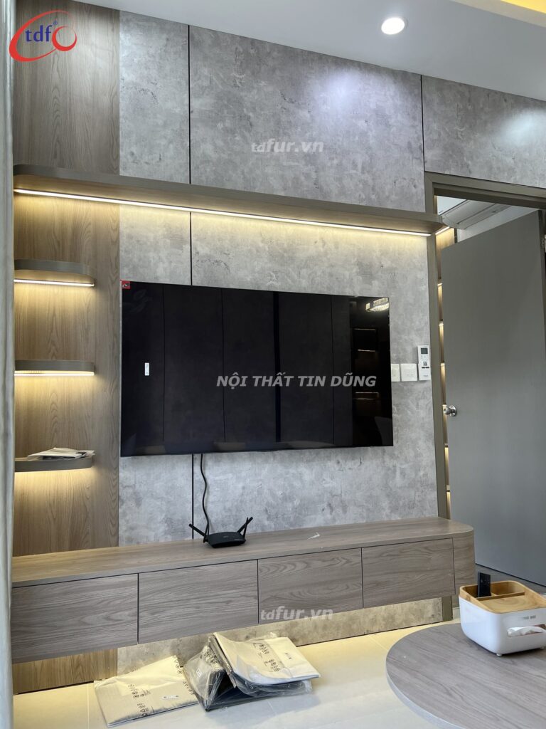 West Gate Park – Đá xám và tủ kính đèn hắt