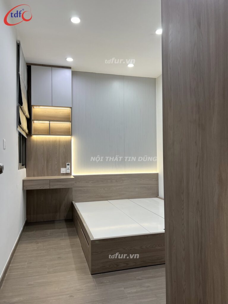 West Gate Park – Đá xám và tủ kính đèn hắt