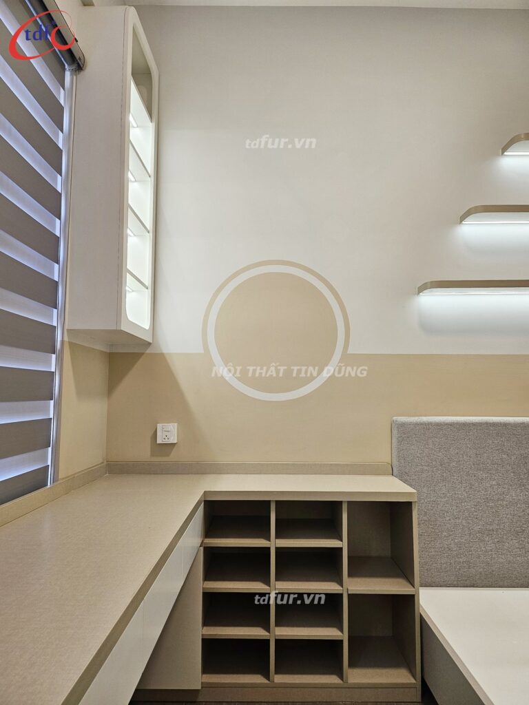 West Gate Park – Tường uốn cong và gương vòm