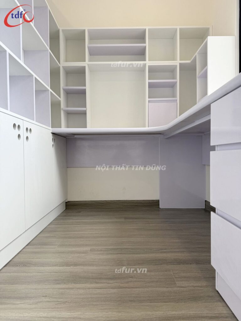 Beverly Solari – Phòng bé giường tầng xanh ngọc