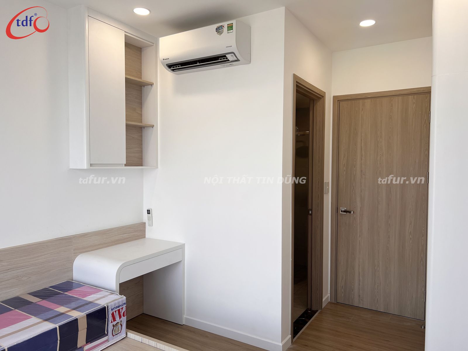 Eastmark City – Trắng tối giản, điểm xanh navy