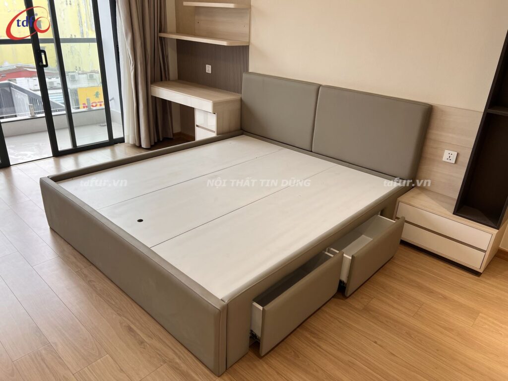 Nguyễn Văn Cừ – Đá vân khói và gỗ xám